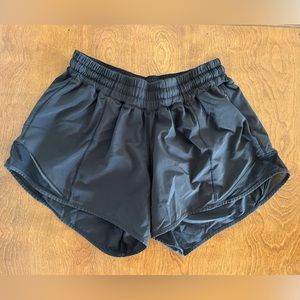 Lululemon Hotty Hot Low-Rise Lined Short 4”